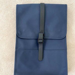 City slick rains backpack in great condition